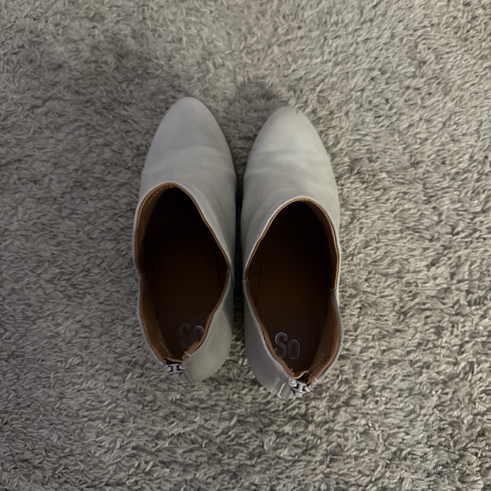 SO Women's Light Gray Ankle Booties
